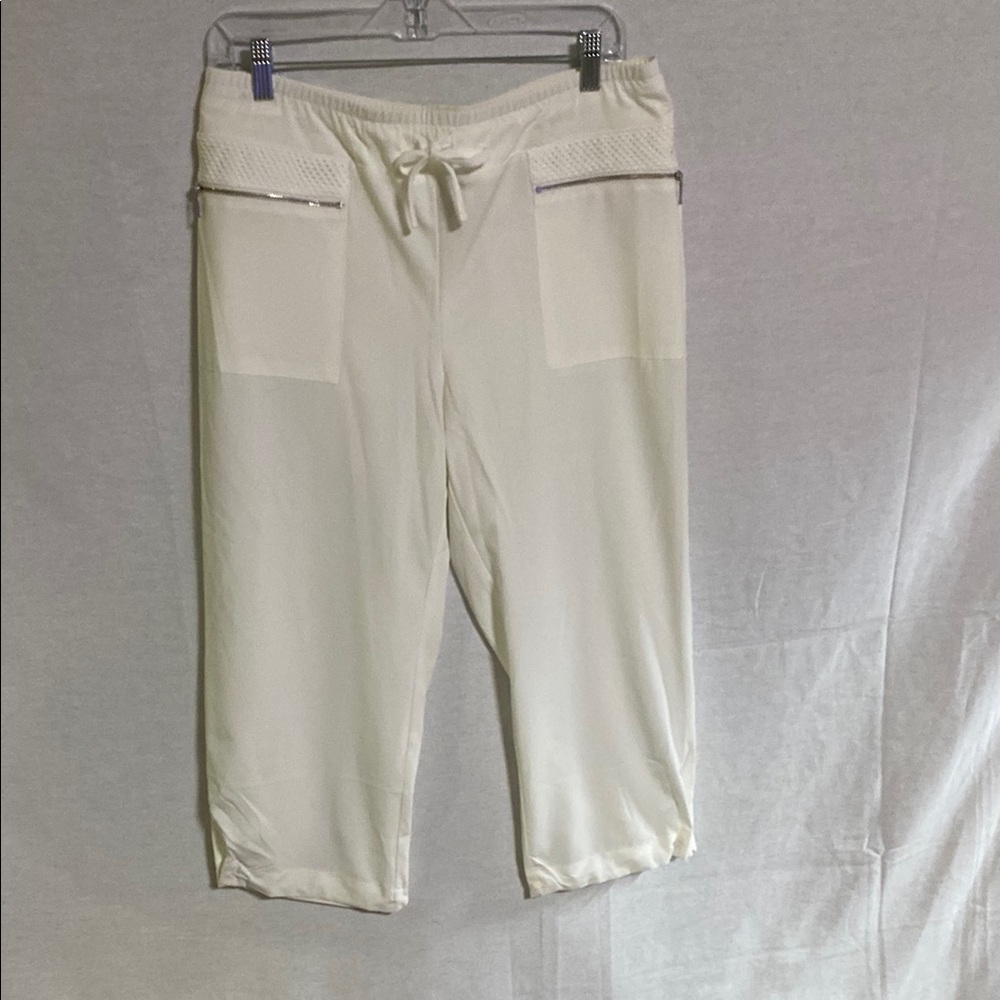 Chico's Zenergy White Neema Crop pant Excellent Condition